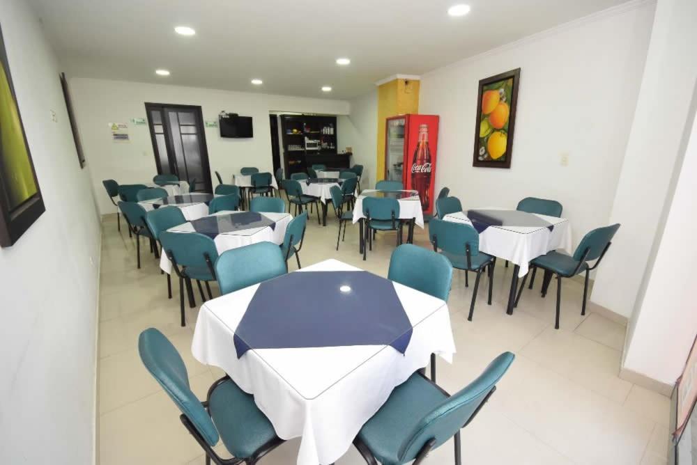 Hotel Zafiro Plaza 툰하 외부 사진
